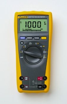 Fluke 1592874 Digital-Multimeter 177 mit Hintergrundbeleuchtung